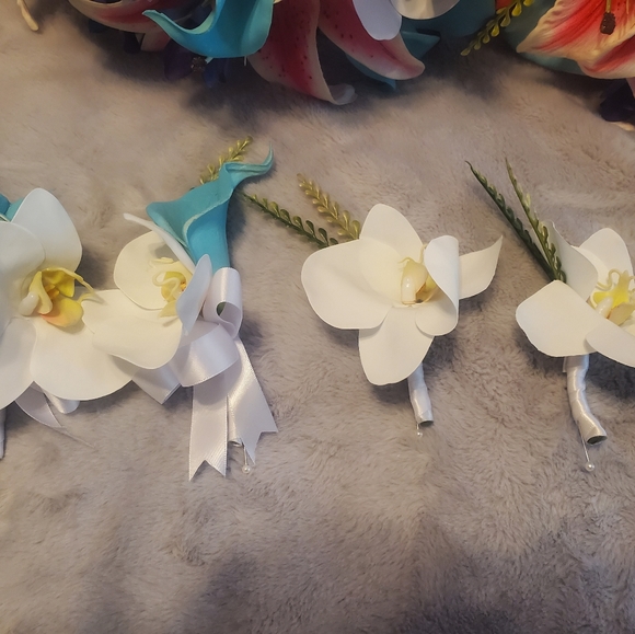 Artificial bouquets and boutonniere set - Picture 3 of 7